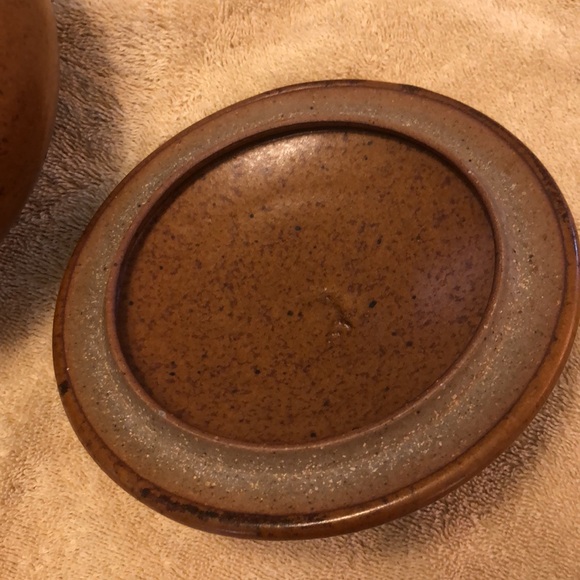 Vintage Handmade Pottery Bowl/Bean Pot with Lid 7”x7” - Picture 6 of 7